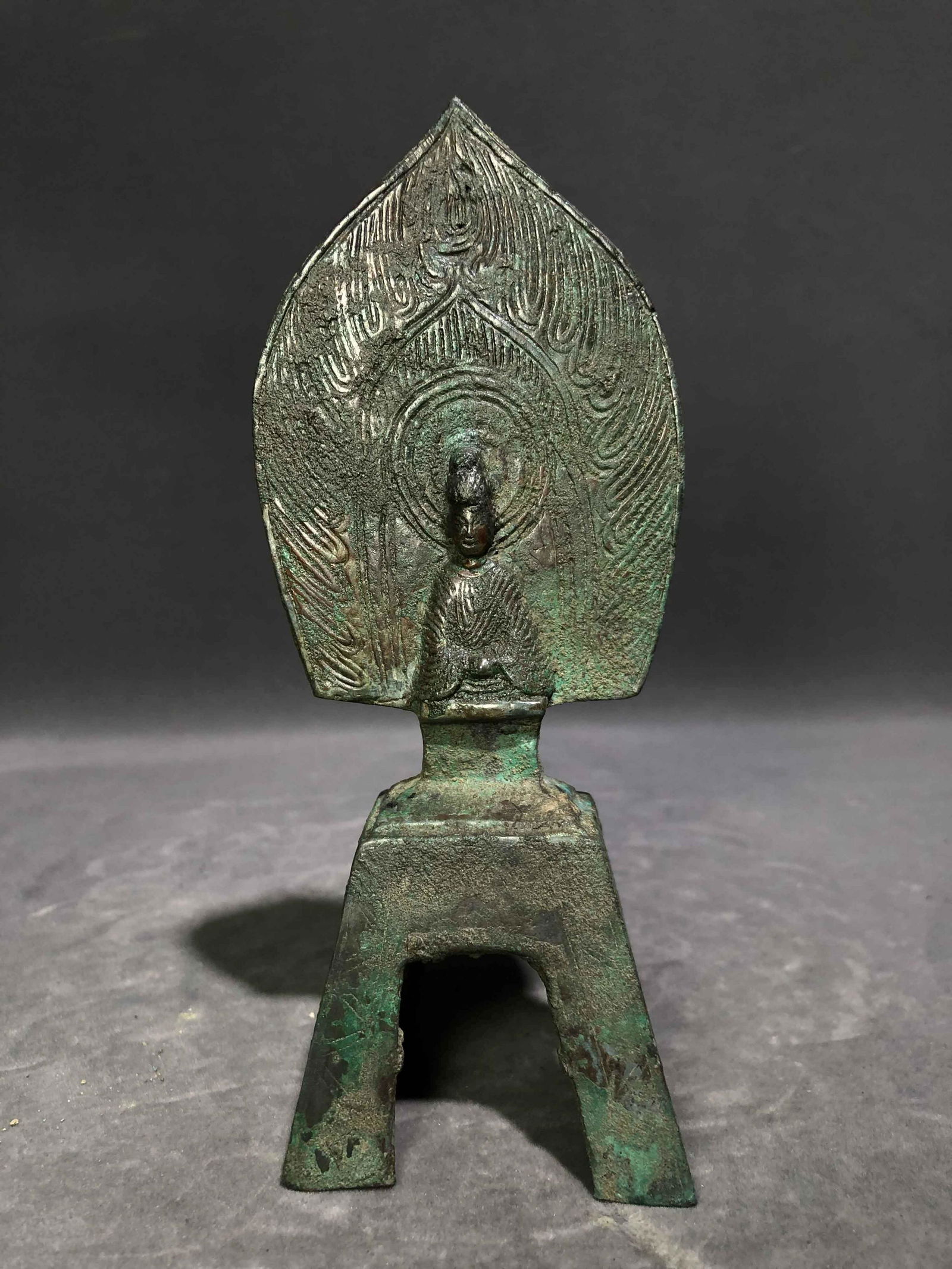 AN ANTIQUE BRONZE BUDDHA STATUE (1 of 7)