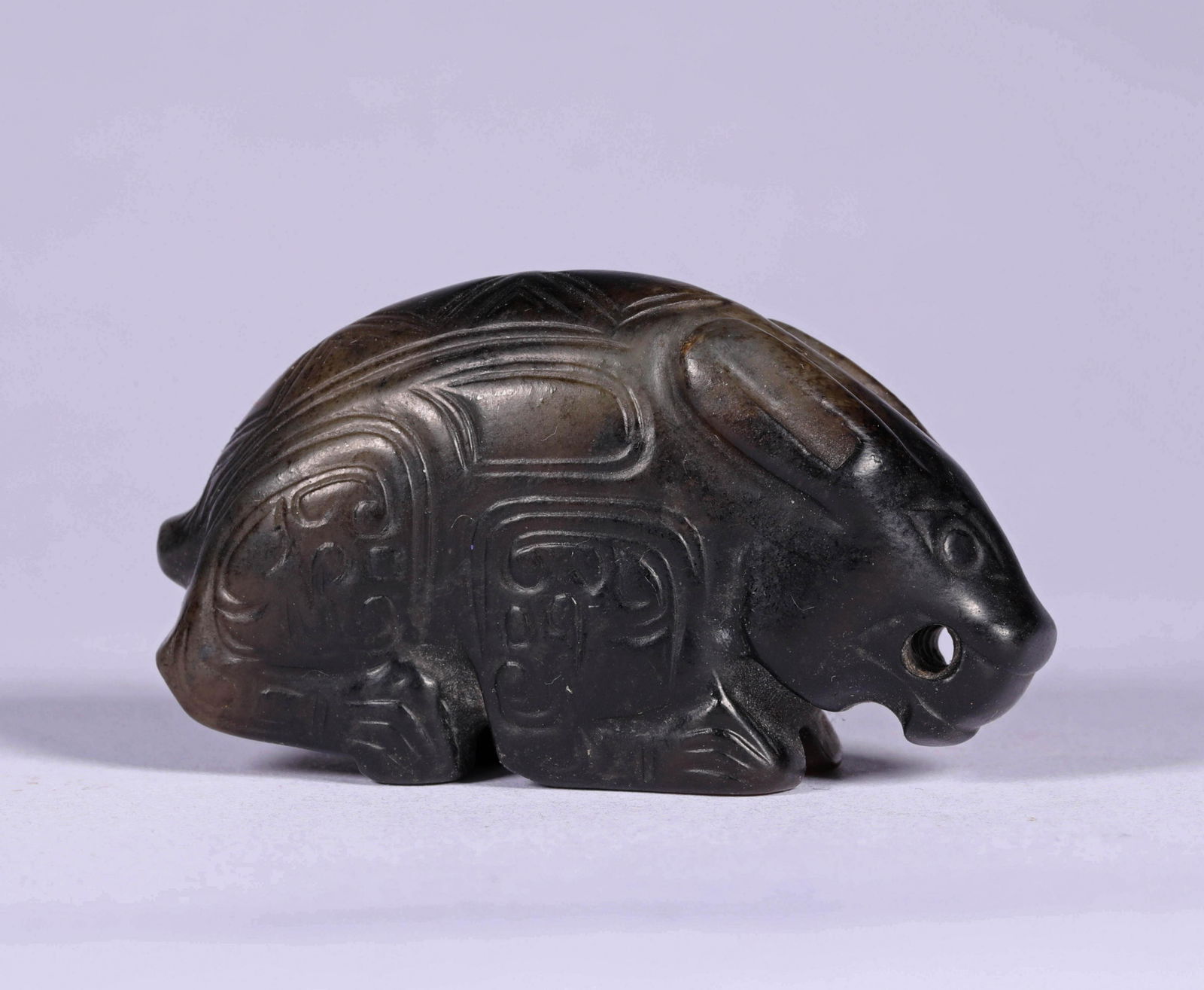 A VINTAGE JADE FIGURINE (1 of 6)