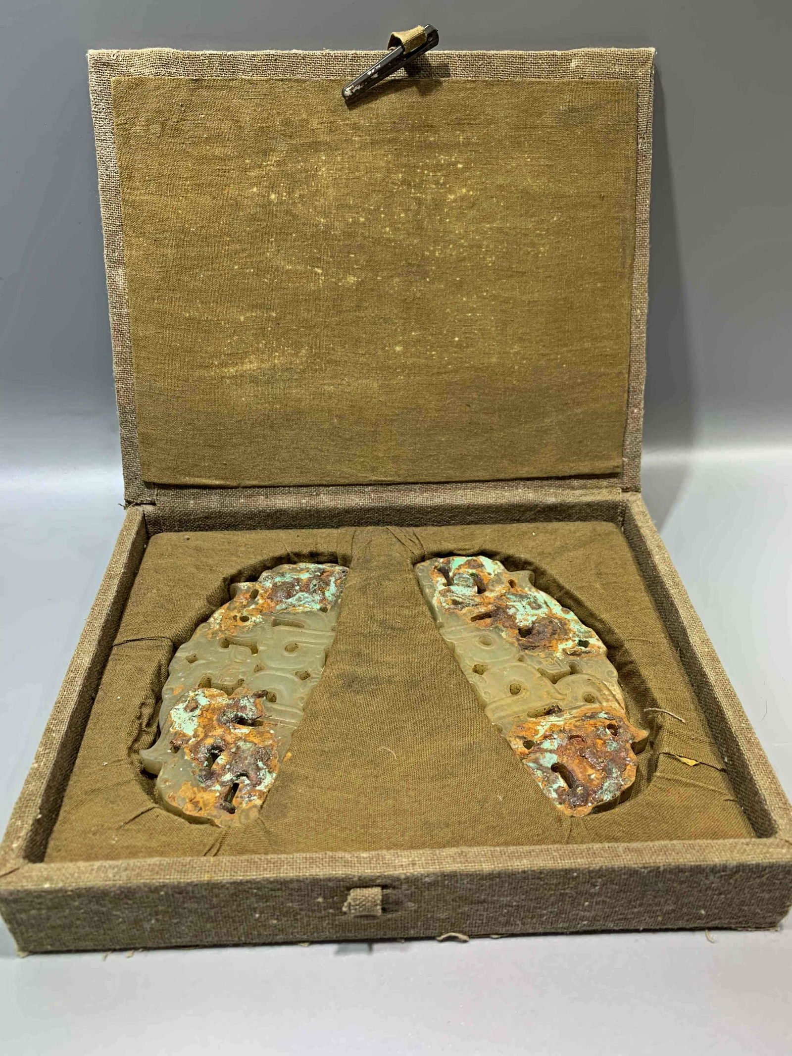 CHINESE ANTIQUE JADE "YU HUANG" (1 of 8)