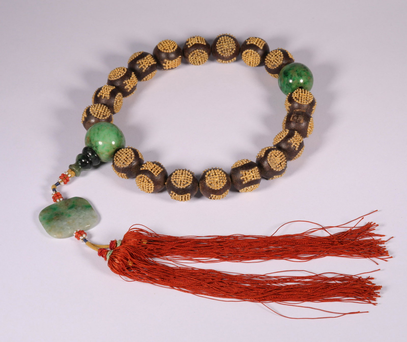 A CHINESE AGARWOOD BUDDHIST HOLDING CHAIN: A CHINESE AGAR WOOD BUDDHIST HOLDING CHAIN; (QING DYN.); D:2.2cm