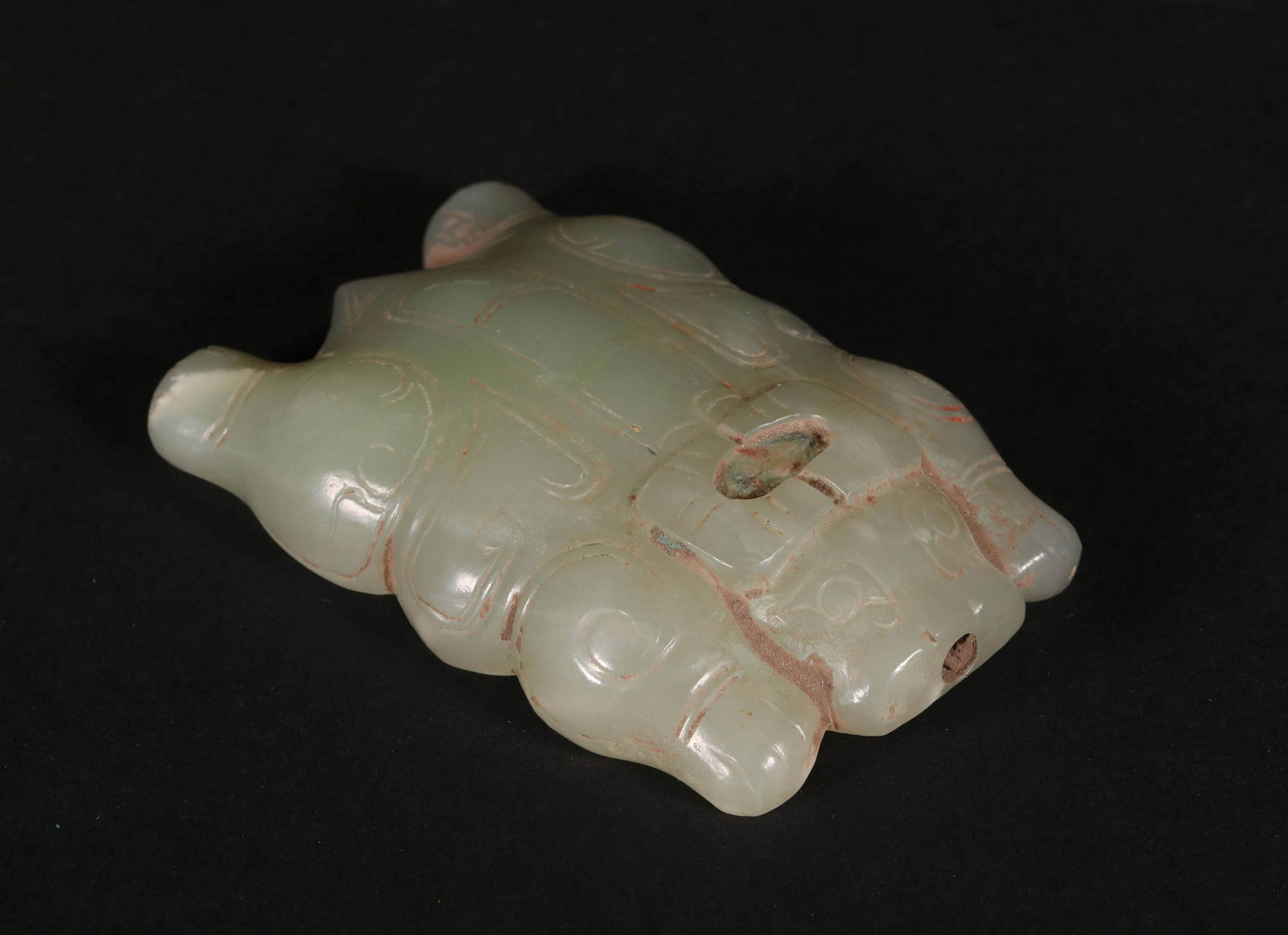 A CHINESE ANTIQUE JADE ORNAMENT (1 of 8)