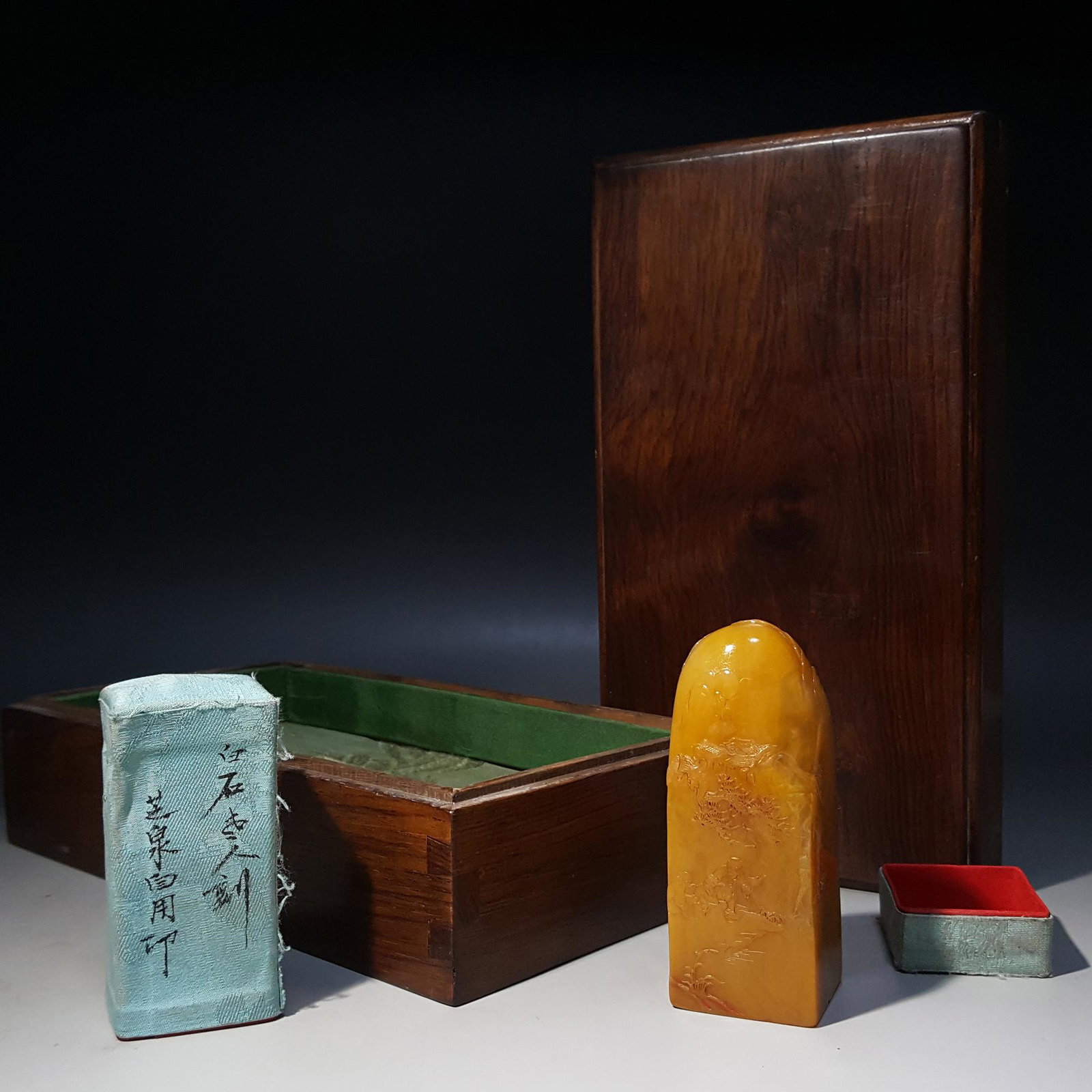 A CHINESE TIAN HUANG STONE SEAL (1 of 9)