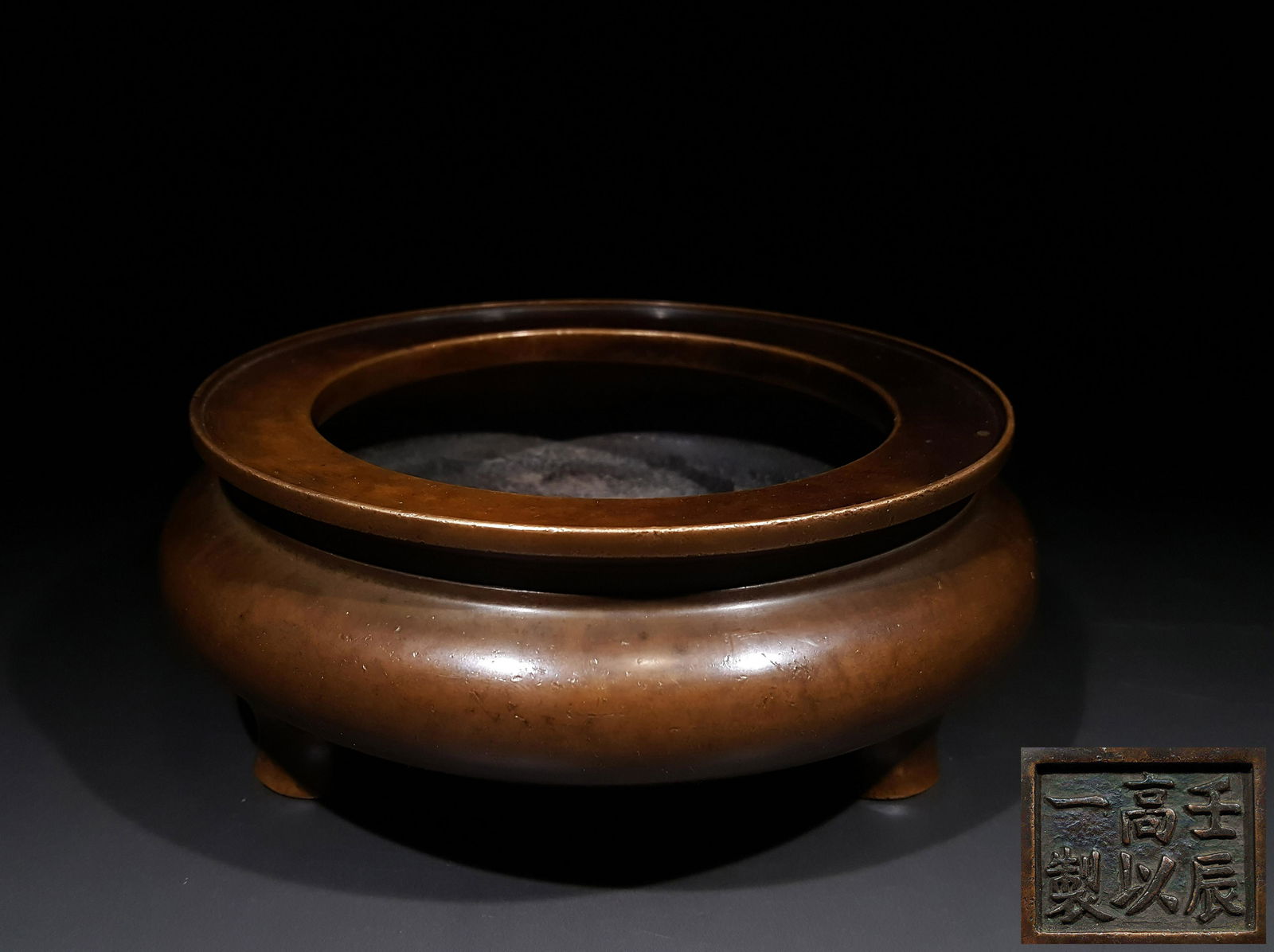 A CHINESE VINTAGE BRONZE INSENCE BURNER (1 of 9)