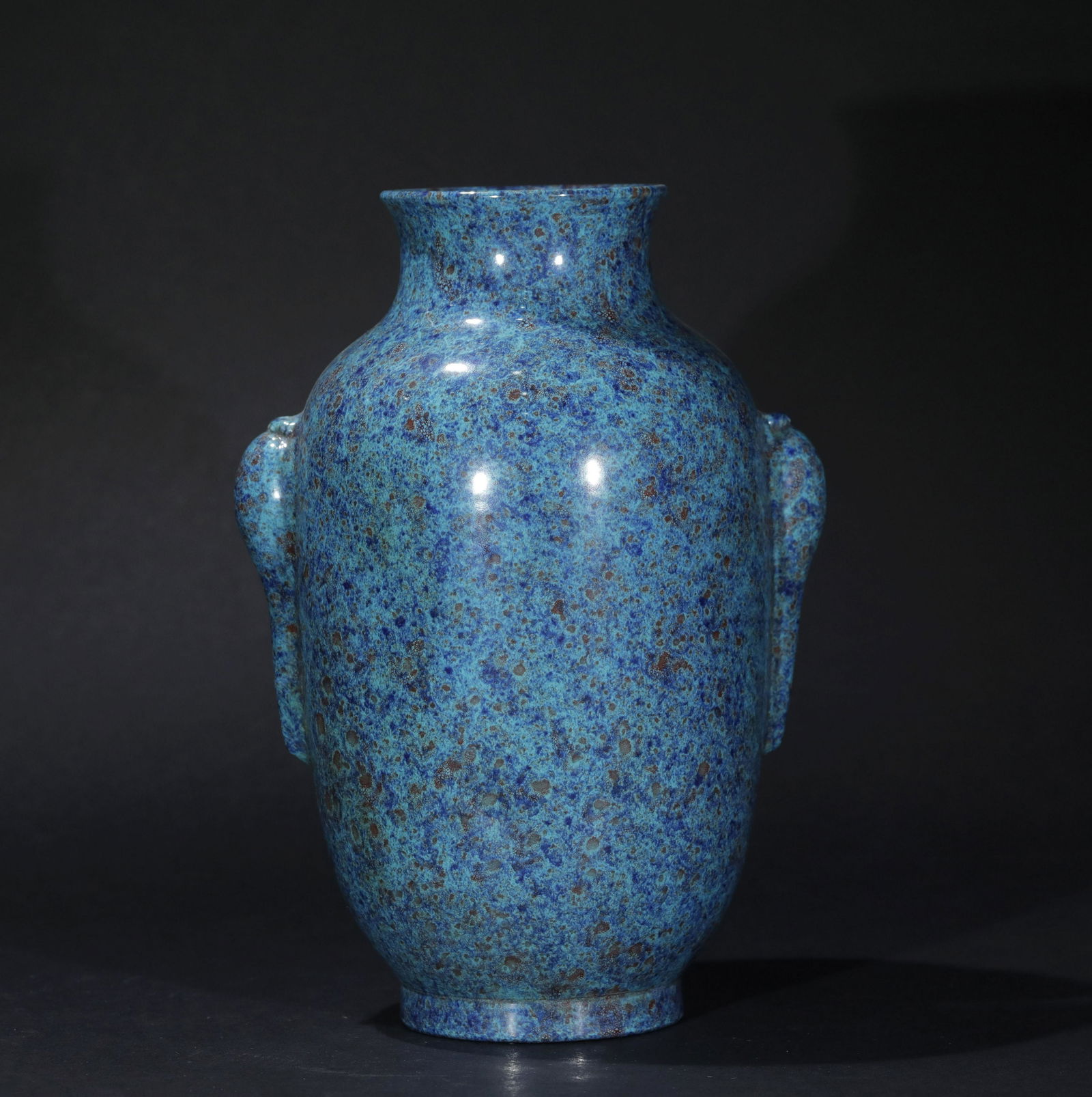 A CHINESE VINTAGE LU JUN GLAZE VASE: A CHINESE VINTAGE LU JUN GLAZE VASE. (QING DYN.); Measurment: 20?14cm