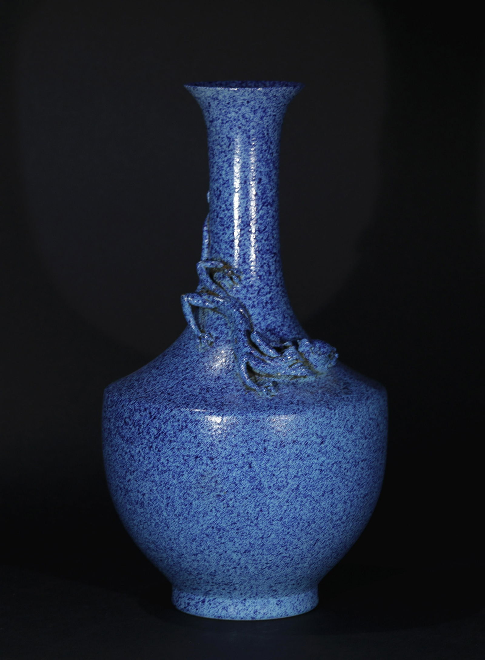 A CHINESE VINTAGE LU JUN GLAZE VASE: A CHINESE VINTAGE LU JUN GLAZE VASE. (QING DYN.); H:24cm W:13cm
