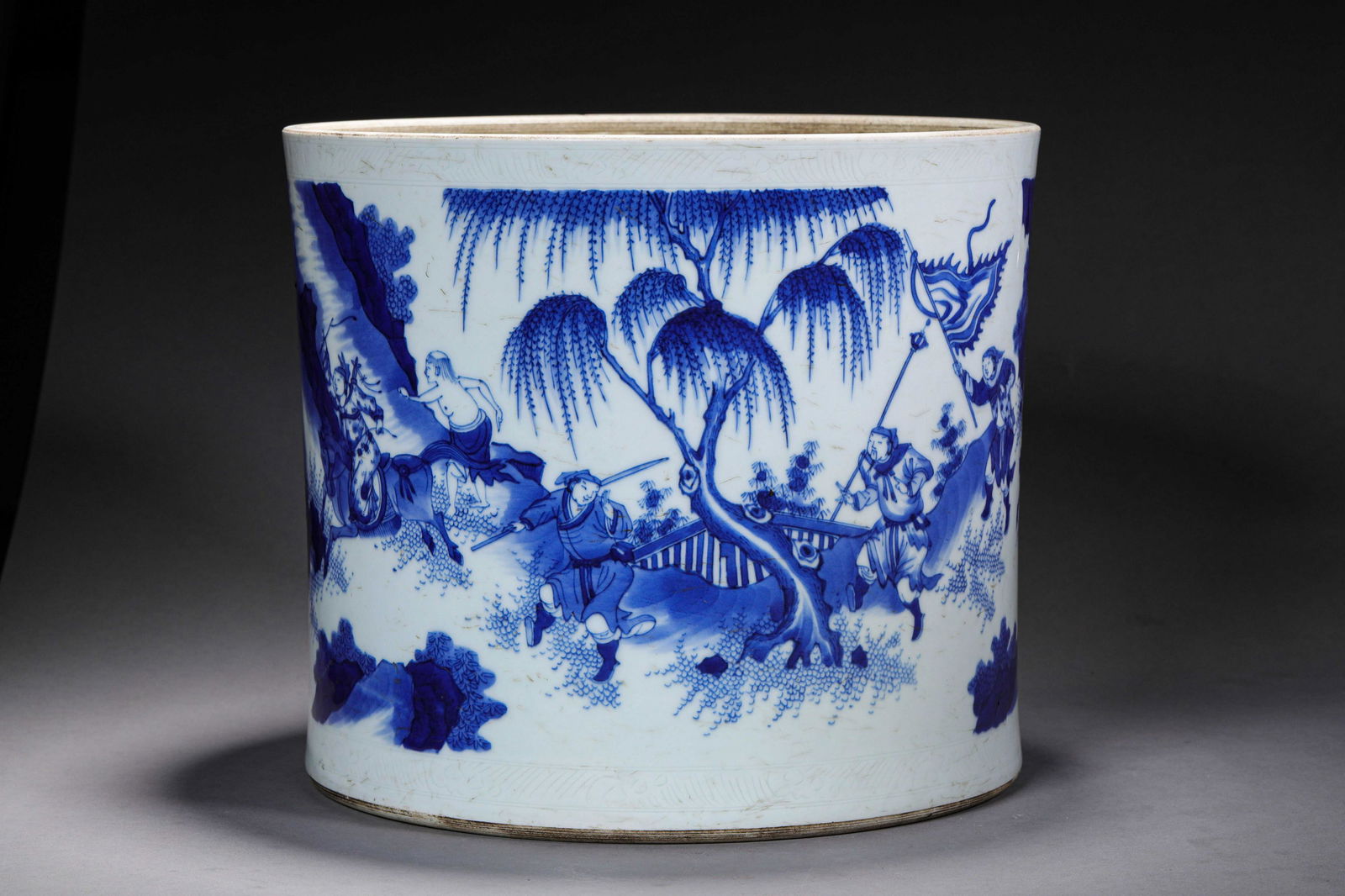 A CHINESE VINTAGE PORCELAIN BRUSH HOLDER (1 of 12)