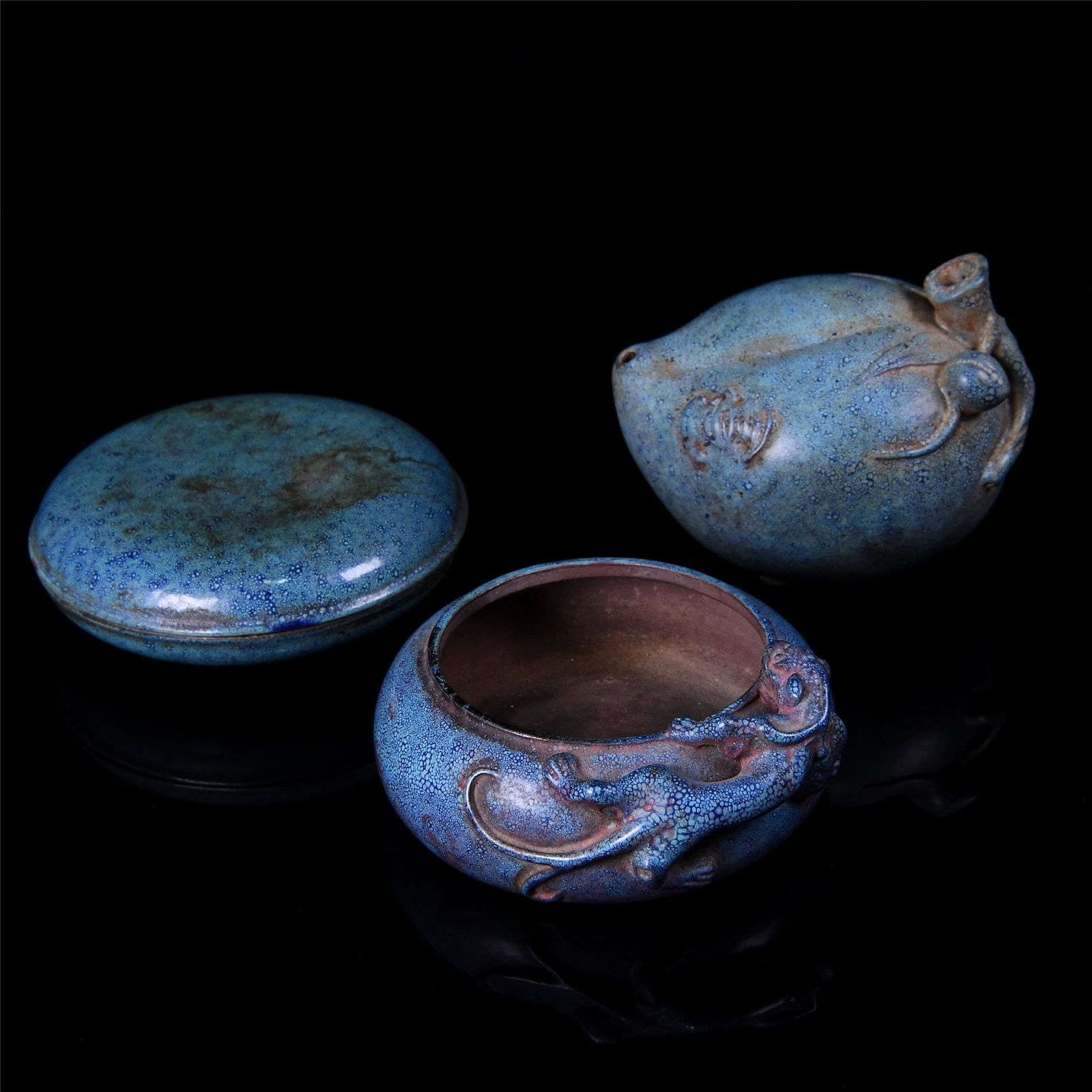 A SET OF POFRCELAIN SCHOLAR'S APPLIANCES: A SET OF LU JUN YOU POFRCELAIN SCHOLAR'S APPLIANCES. D:10.5cm L:10cm L:10.5cm