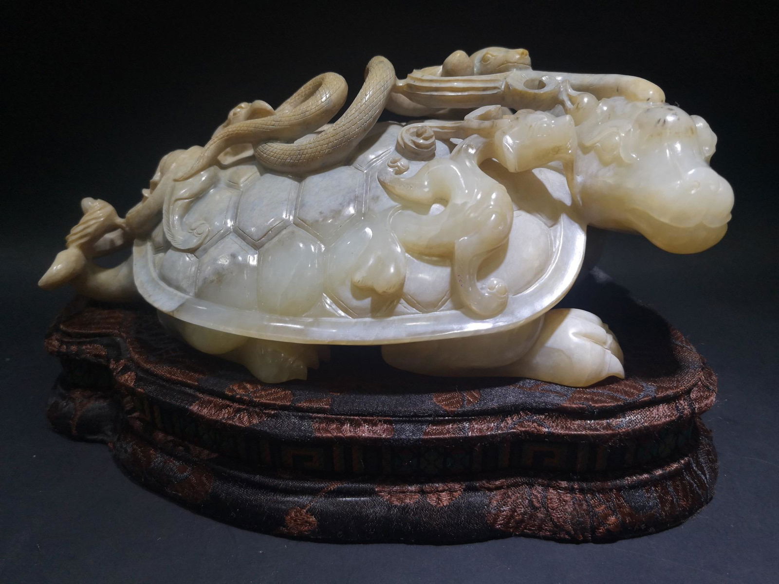A JADE MYTHICAL DRAGON TURTLE FIGURINE (1 of 8)