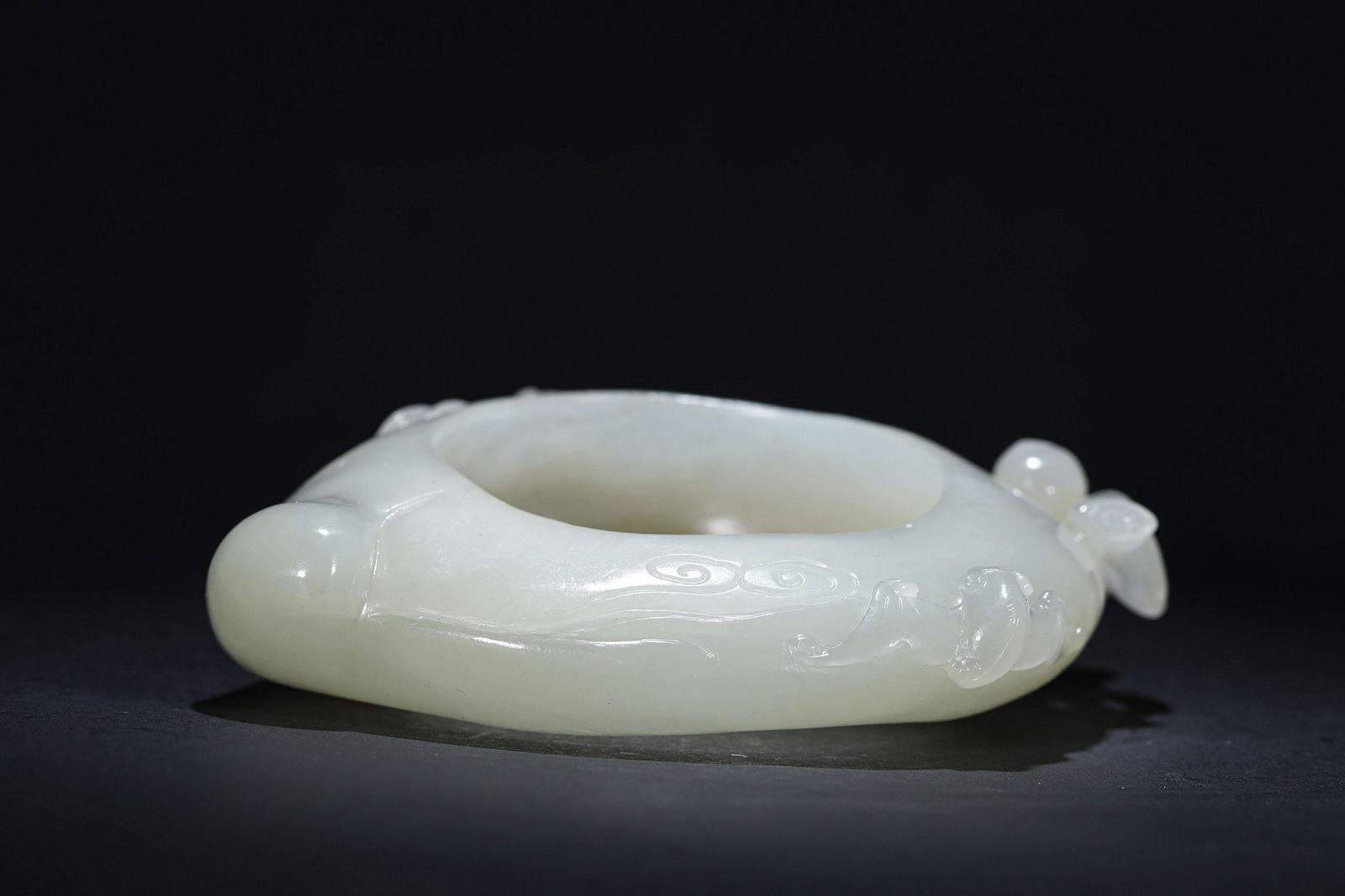 AN ELEGANT HETIAN JADE BRUSH WASHER (1 of 7)