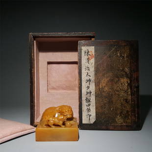A CHINESE TIANHUANG STONE: A CHINESE TIANHUANG STONE DESIGNED AS TWO ROYAL LIONS SHAPE ON THE TOP OF THE ITEM. ATTRIBUTED TO CHEN WEI. Size: 4.6?.4?.3cm WT:315g