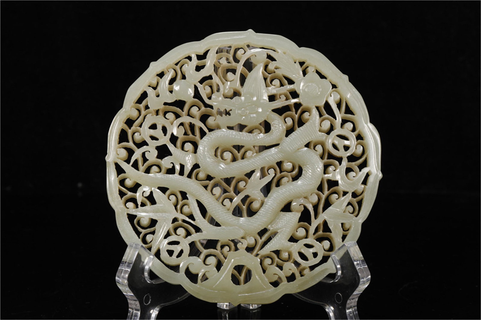 A QING DYN. FINELY CARVED JADE DISPLAY PIECE (1 of 6)