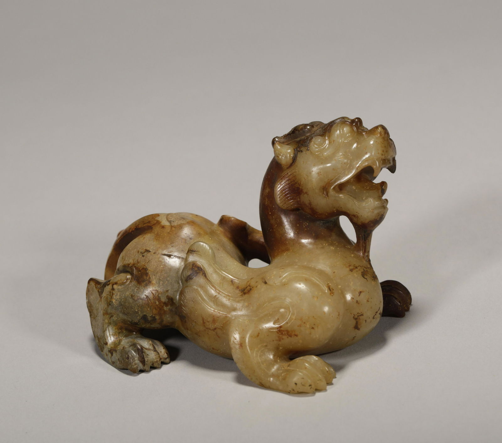 A MYTHICAL BEAST JADE CARVING STATUE (1 of 6)