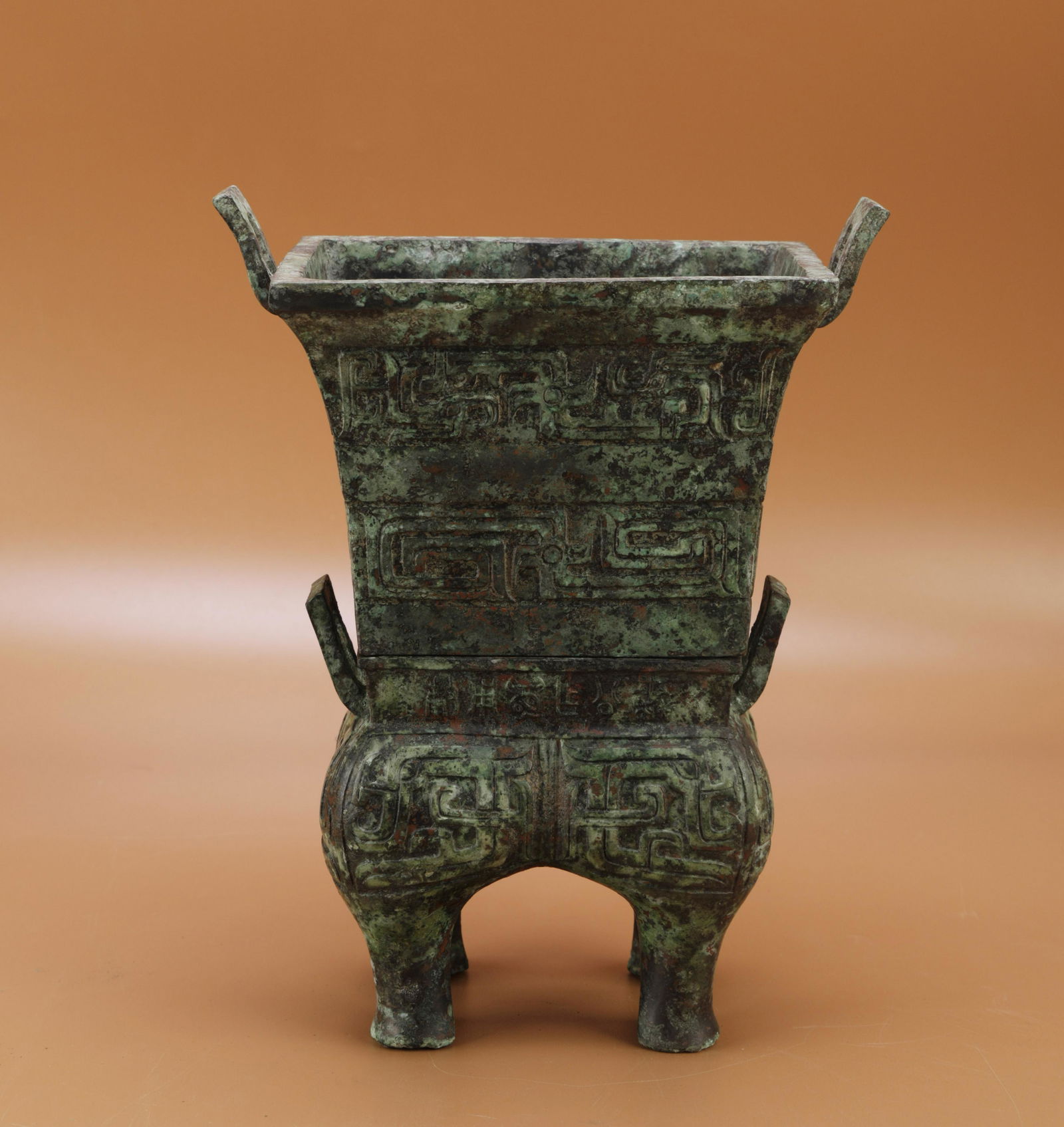 A BRONZE VASSEL YAN (1 of 8)