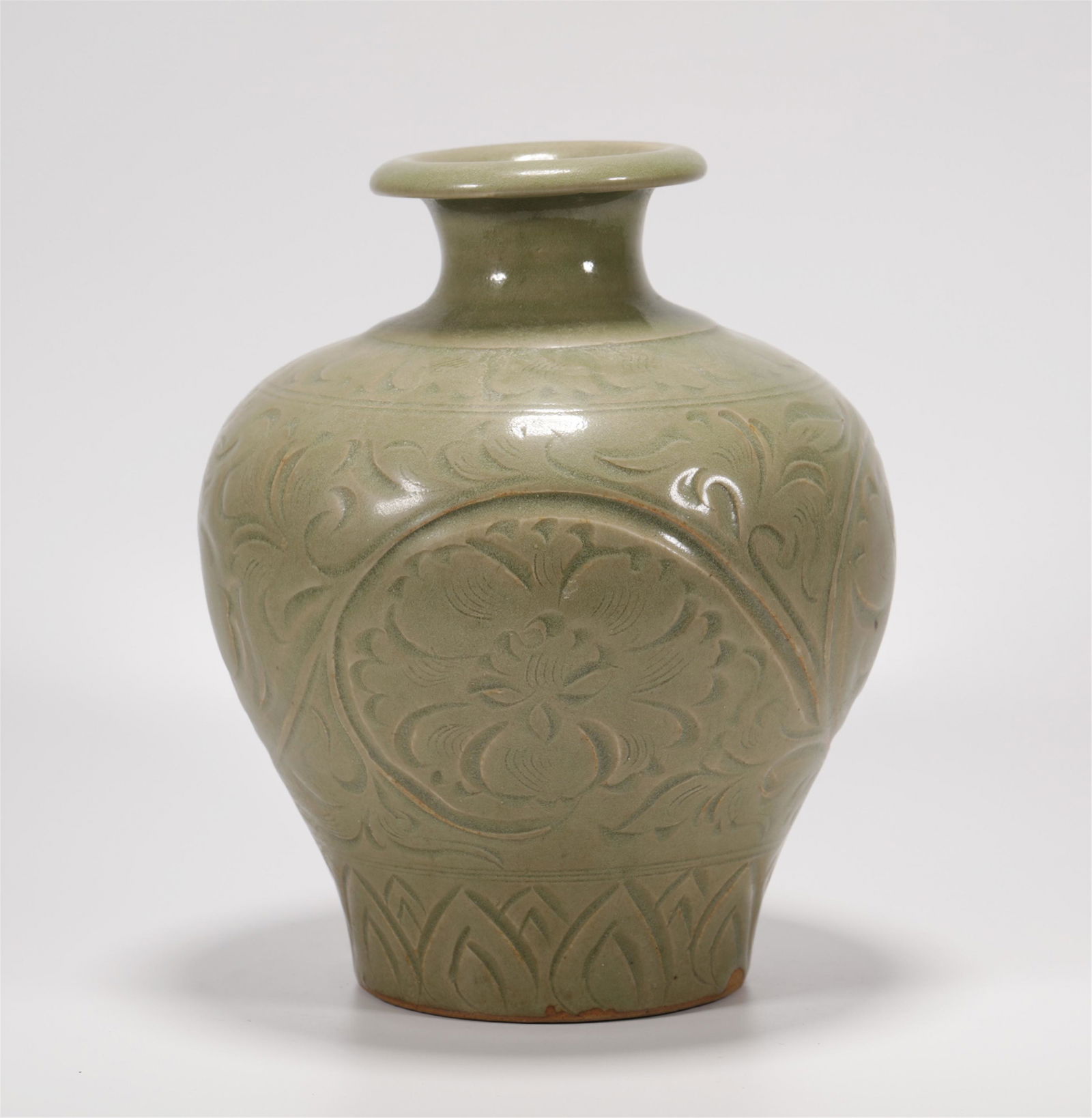 A YAOZHOU KILN VASE (1 of 8)