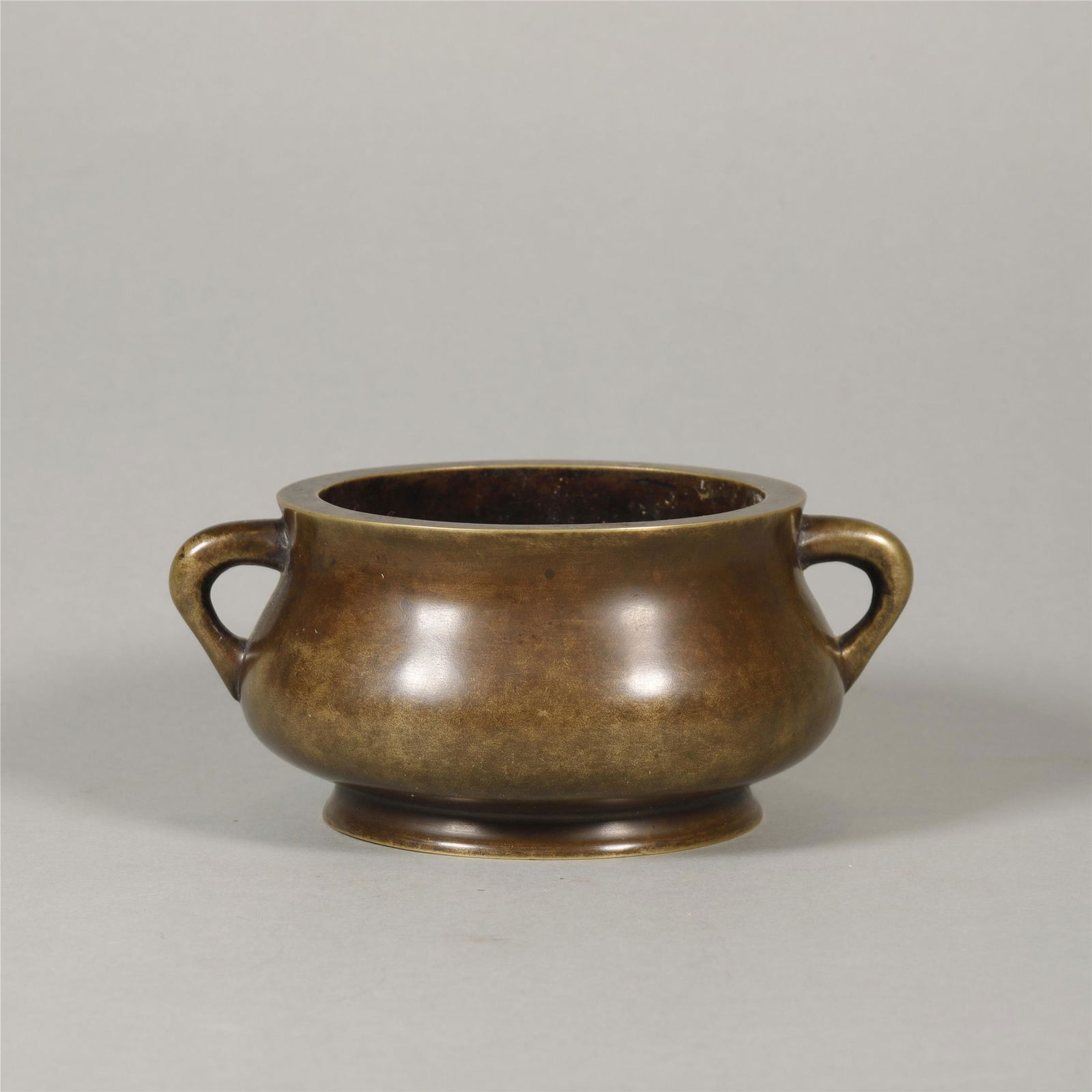 A QING DYNASTY BRONZE CENSER (1 of 7)