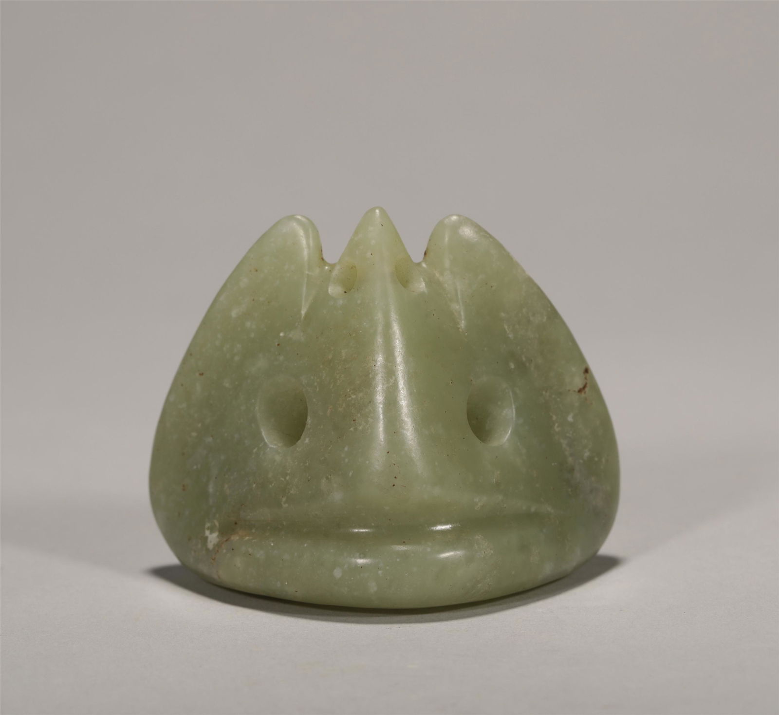 A JADE CARVING ORNAMENT (1 of 6)