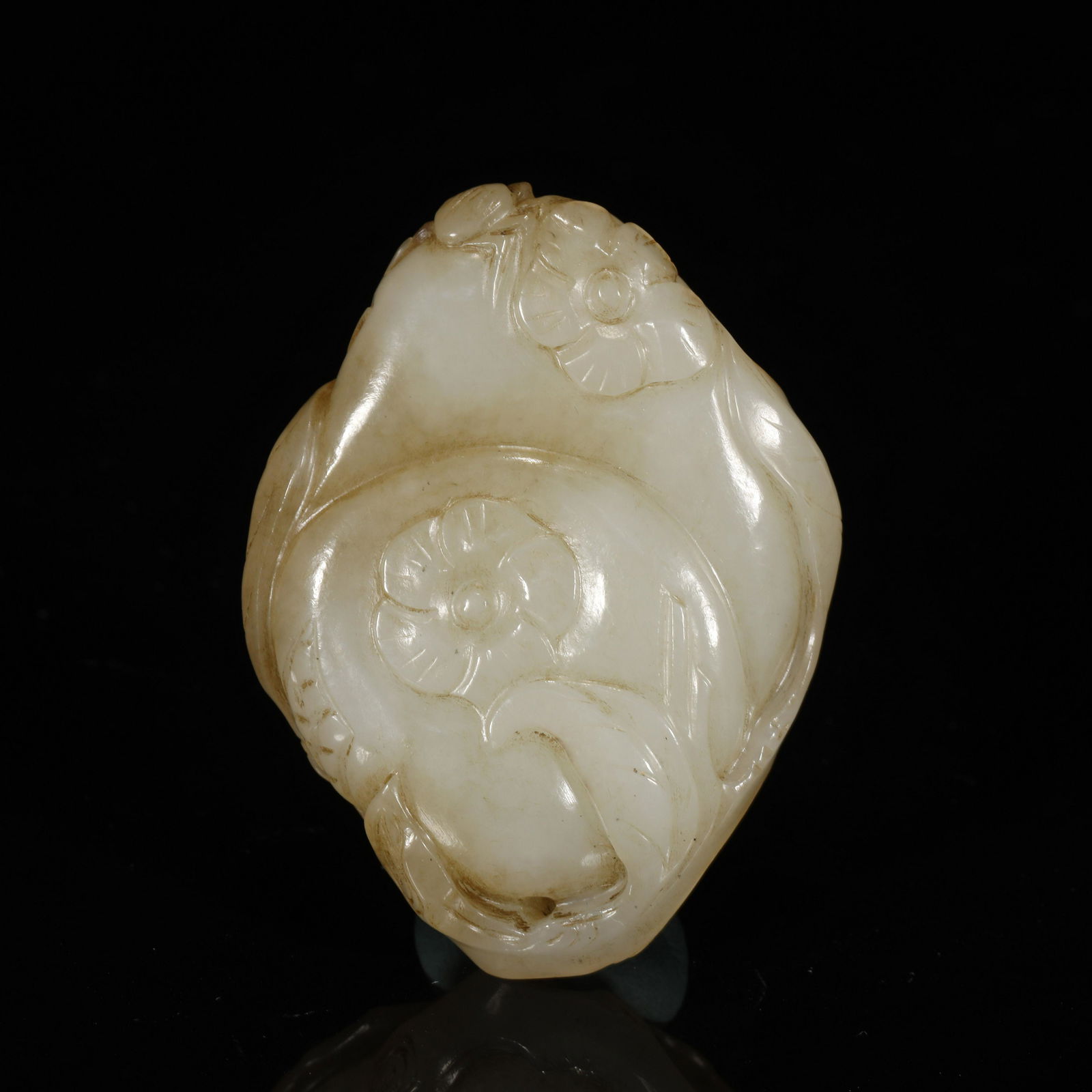 A QING DYNASTY HETIAN JADE CARVING PENDANT (1 of 6)