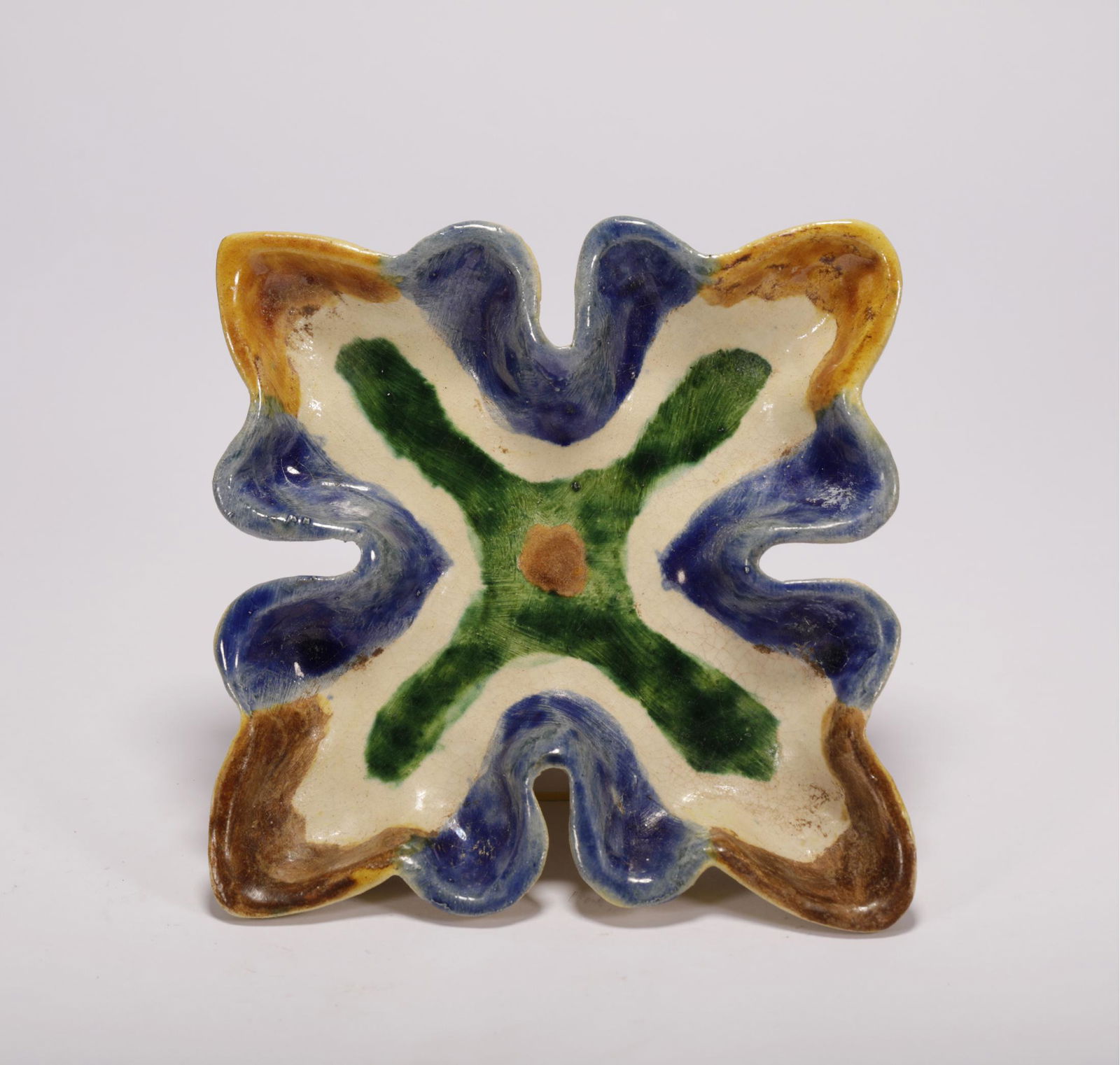 A SANCAI TRI-COLOR GLAZE POTTERY WATER CONTAINER (1 of 8)