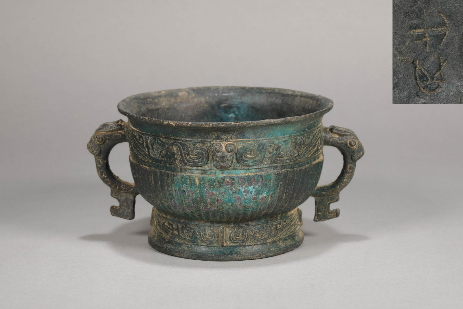 A BRONZE VESSEL GUI (1 of 8)