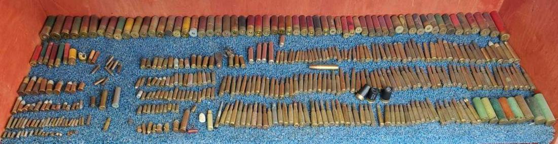 Shelf of vintage and antique ammo: A lifetime collection, just about every civilian used caliber known to man. Some very desirable examples in the mix, unsorted. Not all are in functioning condition.
