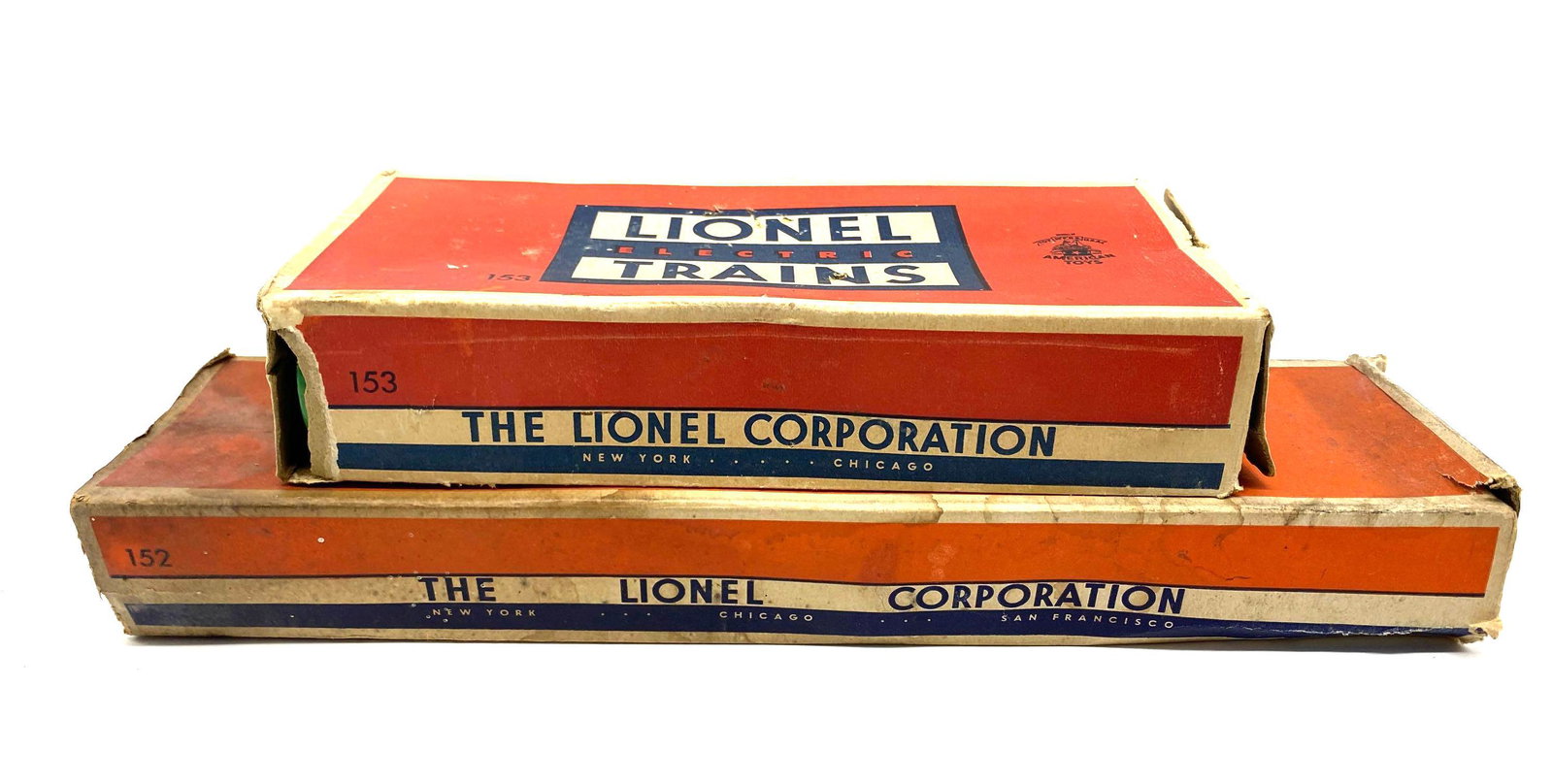Lot of 2 Automatic Signals : Lionel No. 152 & 153. Automatic Crossing Gate and Automatic Block Signal and Control. In original boxes. Boxes have heavy wear and some damage. Untested. O Gauge.