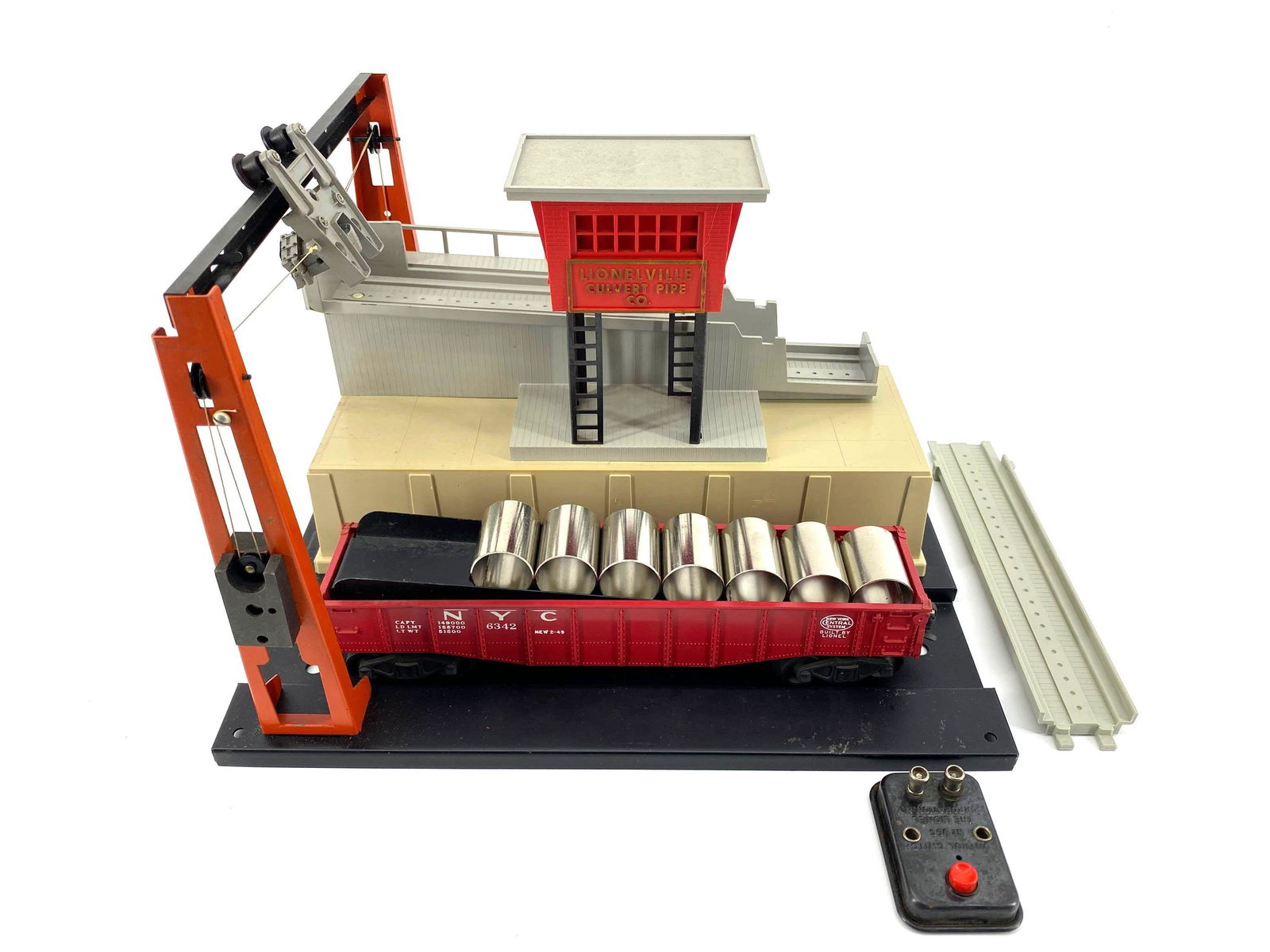 Lionel Operating Culvert Loader : Lionel No. 345. Complete and in the original box. Untested. O Gauge.