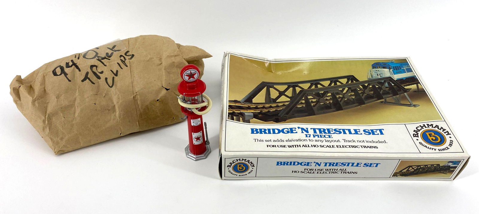 Lot of Train Accessories : Lot of 3 train accessories including a die-cast replica Texaco gas pump, 94 “O” track clips a d a Bachman Bridge & Trestle Set.