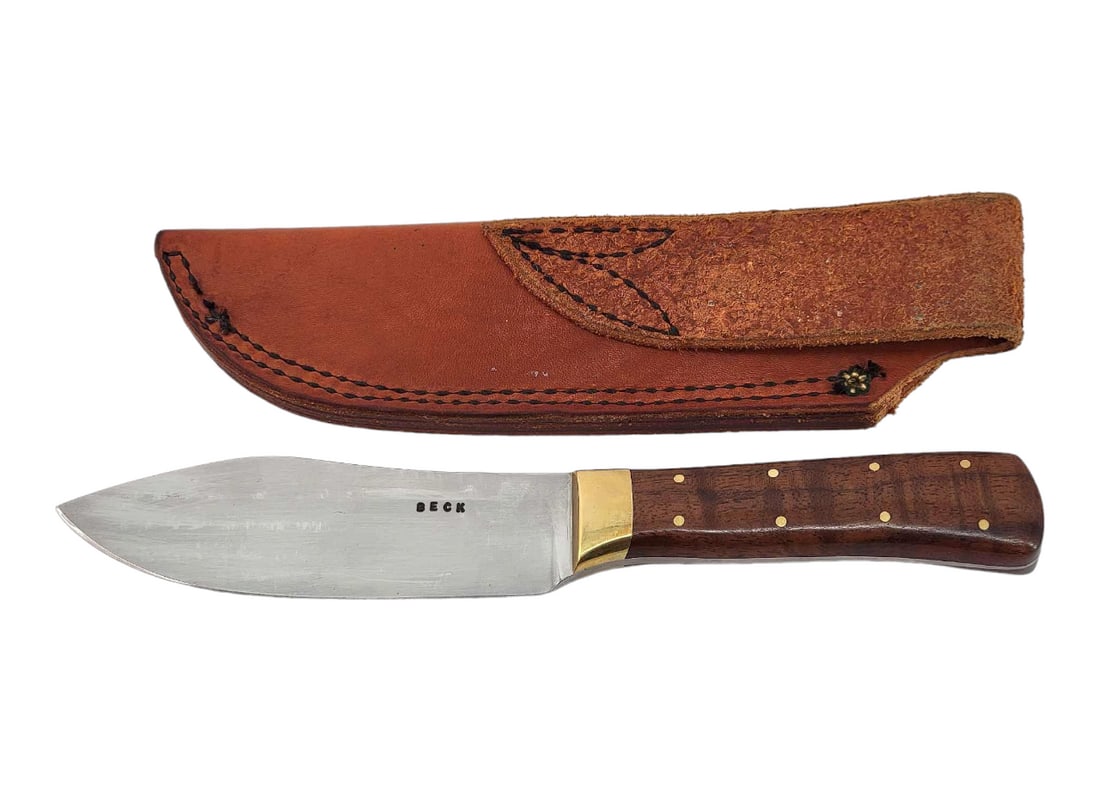 Dave Beck Nessmuk Blade Hunting Knife w/Sheath: A fixed Nessmuk blade hunting knife with full tang. The blade is marked for Dave Beck of Sinking Spring, PA, with a brass bolster leading to a polished wooden handle with eight pins. In like-new condi