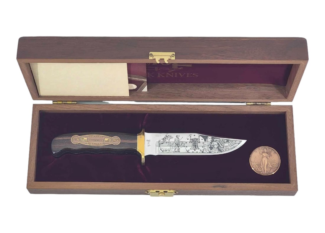 Buck Spirit of '76 American Bicentennial Commemorative Clip Point Hunting Knife: A fixed blade full tang hunting knife marked for Buck on the right side of the ricasso. Made in 1976, this knife was designed to commemorate the bicentennial of America's founding and features eng