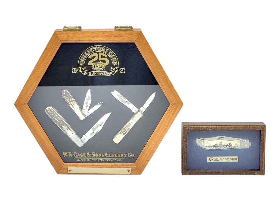 W.R. Case & Sons Cutlery Commemorative Cased Knives: W.R. Case & Sons Cutlery 25th Anniversary 1981-2006 Collector's Club with three commemorative pocket knives in hexagonal hinged display case, plus a 1977 issued W165 SAB polished stainless ste