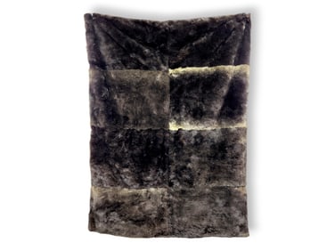 4' x 5.5' Sea Otter Pelt Throw Blanket