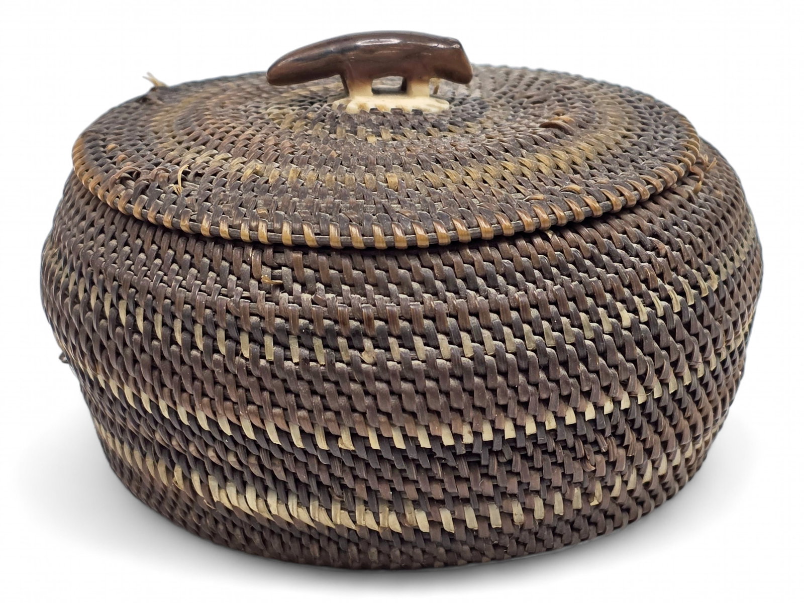 Early Inupiaq Baleen Basket with Fox Finial (1 of 8)
