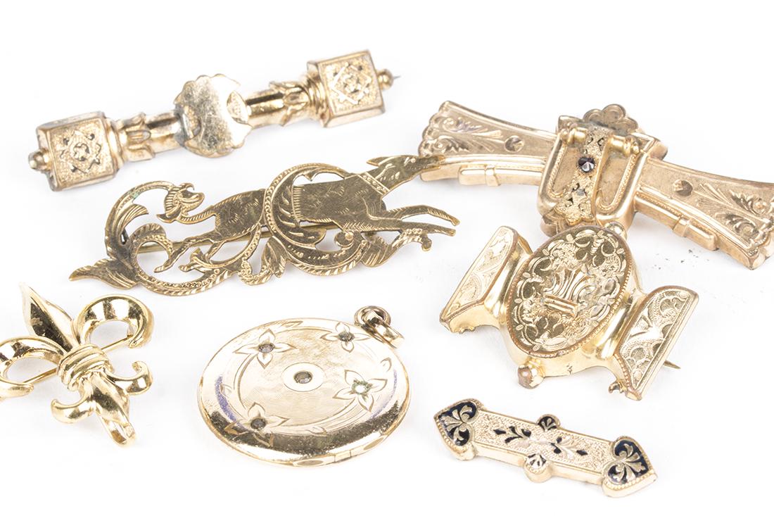 Lot of 7 Victorian Gold Filled Pins and Brooches: This lot features 7 different Victorian era gold filled pins and brooches. One circular locket. Sizes range from 1.25" to 2.25"