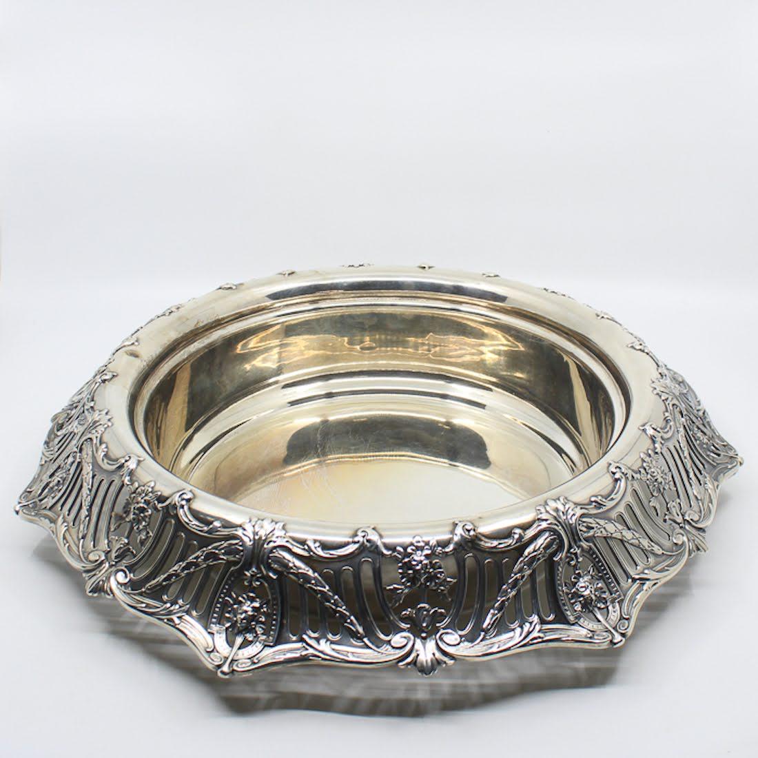 Theodore B. Starr 16 1/2" Reticulated Sterling Center: An antique Theodore B. Starr 16 1/2" reticulated sterling silver centerpiece bowl. This piece features an openwork floral rim. It is marked "Patented 5/18-1909 2912/46 Theodore B. Starr. Inc. New York