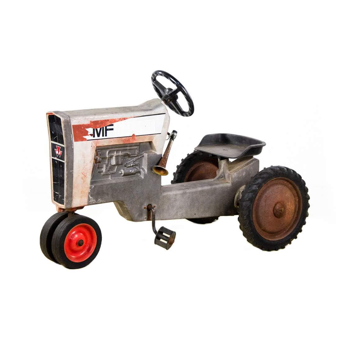 Massey Ferguson MF Model 1100 Pedal Tractor Ertl (1 of 15)