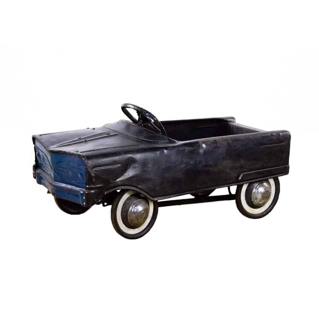 1960's Murray Fire Chief Ball Bearing Pedal Car (1 of 8)