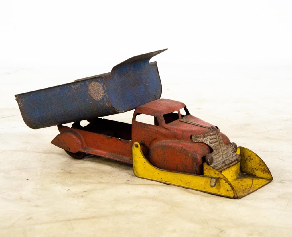 Wyandotte Red Front Loader Dump Truck Toy (1 of 2)