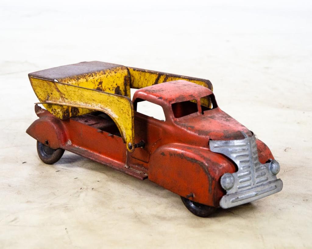 Wyandotte Red and Yellow Dump Truck Toy (1 of 3)