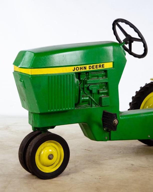 John Deere Tractor Model 4020 Pedal Car (1 of 10)