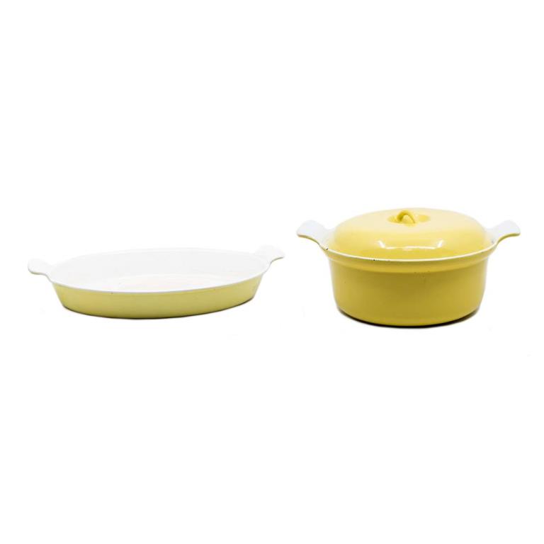 Group of 2 MCM Belgium Descoware Yellow Enamel Cast: Mid Century Modern Belgium Descoware yellow enamel cast iron casserole dish and dutch oven with lid. Dish//Pot Measures: 2"//4" x 15"//11" x 9.5"//9".