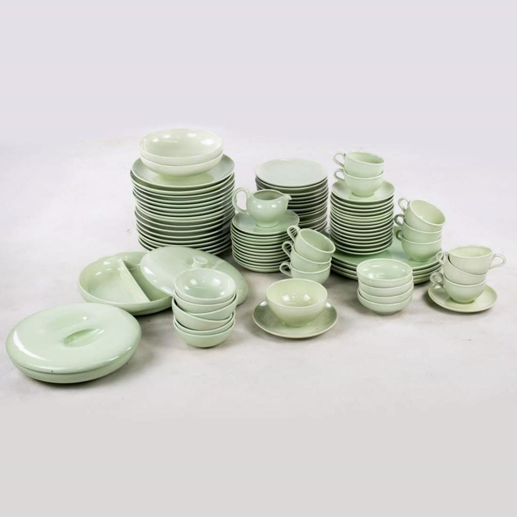 95 Pcs Lettuce Green Iroquois Set by Richard Wright: Mid Century Modern ninety five Lettuce Green Iroquois Casual dining set by Russel Wright. All pieces are marked on back. Large plate // Small plate measures: 10" // 6.75" in diameter.