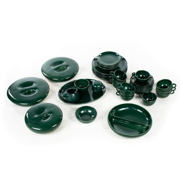 MCM 40 Piece Dark Green Iroquois Dinner Set by Russel: Mid Century Modern forty piece dark green Iroquois dinner set by Russel Wright. Large plate // Small plate measures 10" // 6.75" in diameter. Each piece is marked and signed.