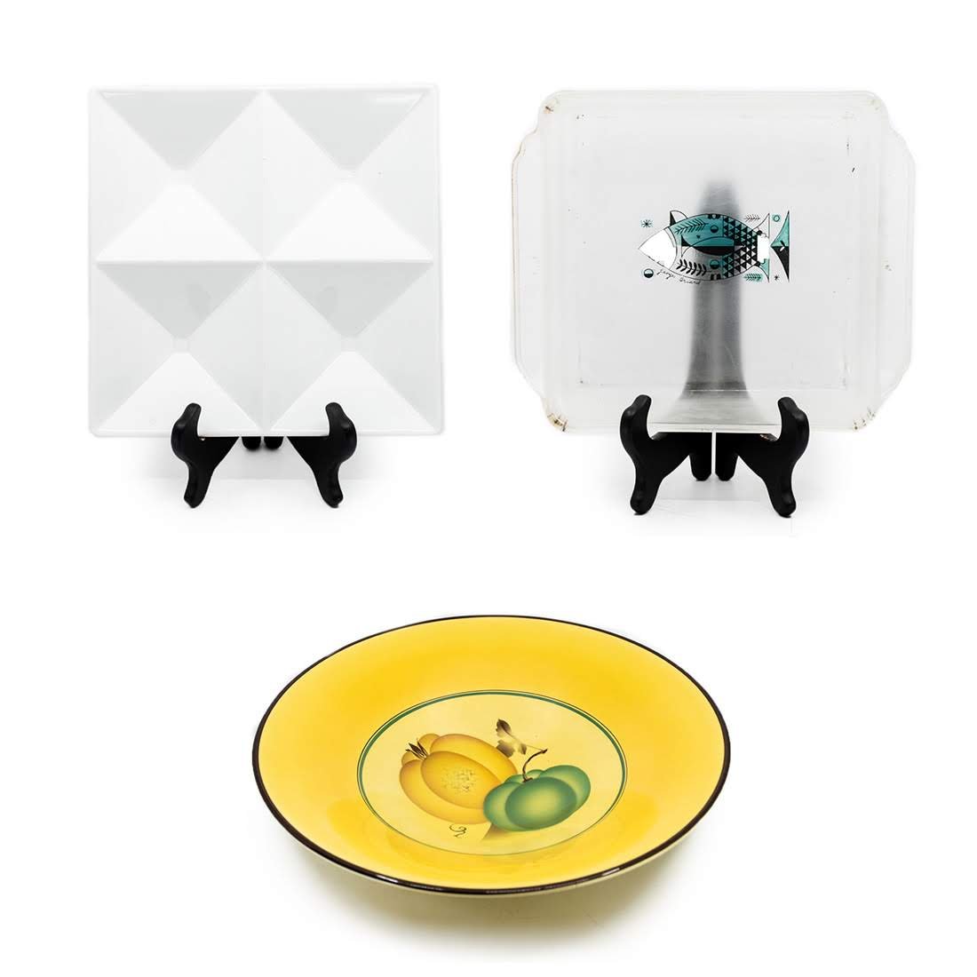 Group of 3 Serving Dishes Fire King Arabia Finland: Group of three assorted serving dishes includes: one white serving dish by Arabia Finland and another ceramic dish that is unmarked and one glass serving dish by Fire King. Yellow dish measures 13" in