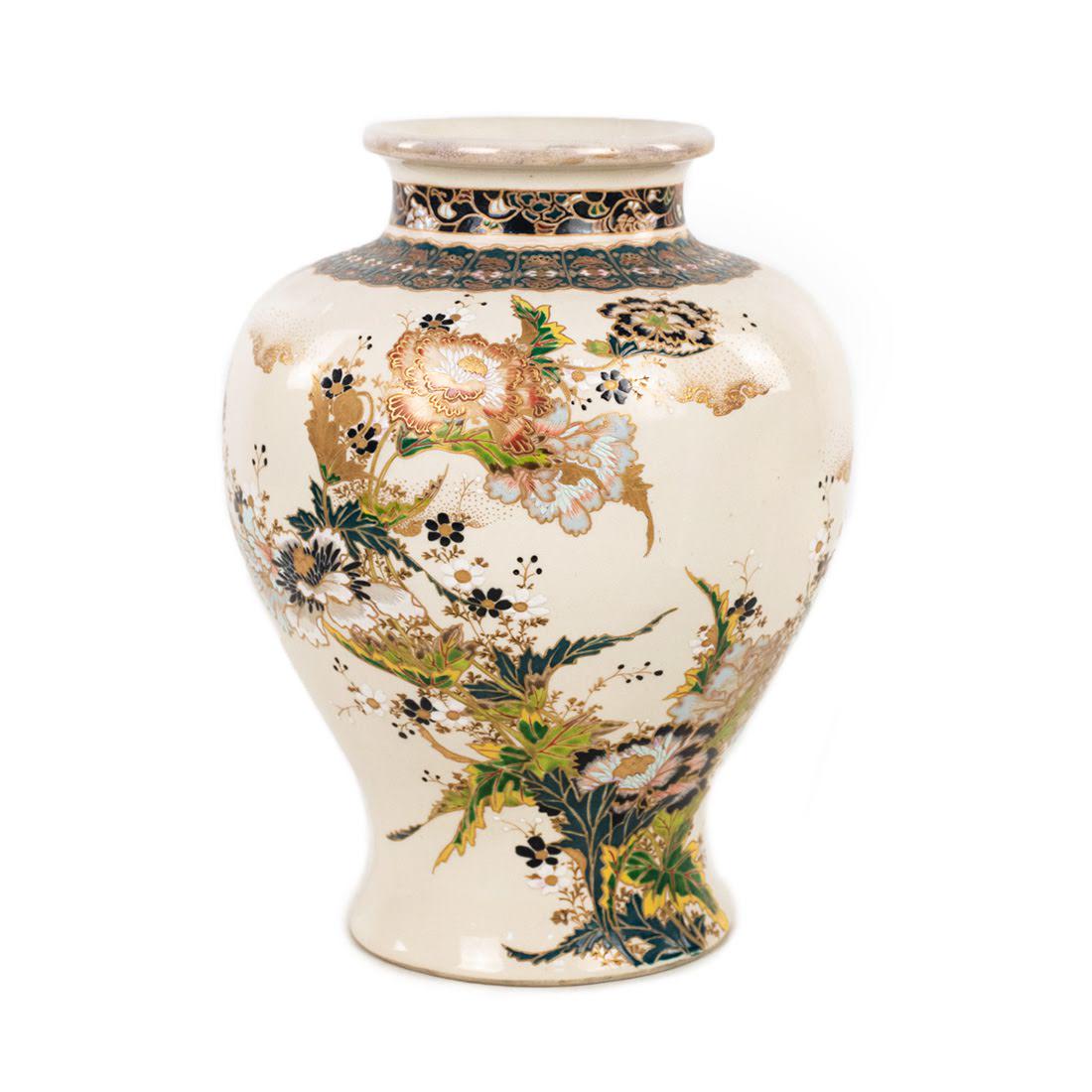 White Porcelain Oriental Vase (1 of 8)