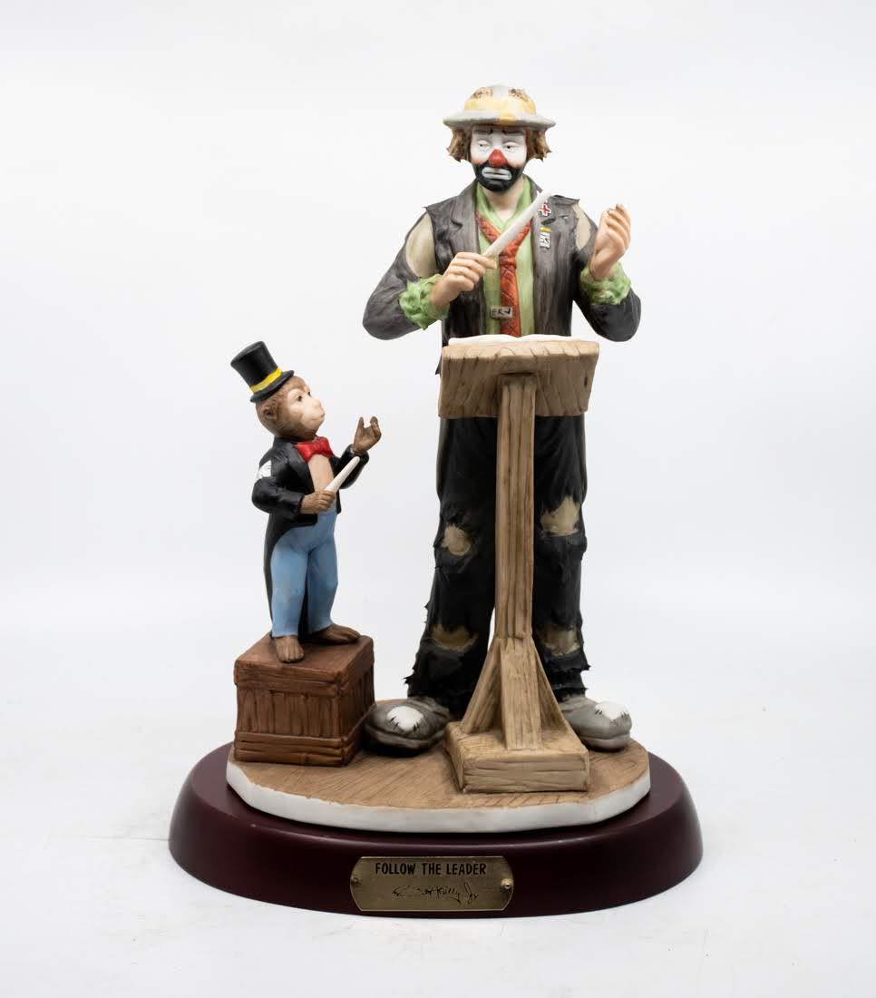 Emmett Kelly Jr "Follow The Leader" Clown: An Emmett Kelly Jr "Follow The Leader" Clown figure, featuring a clown and a monkey at podiums together. It is marked on the underside 5428/7500.