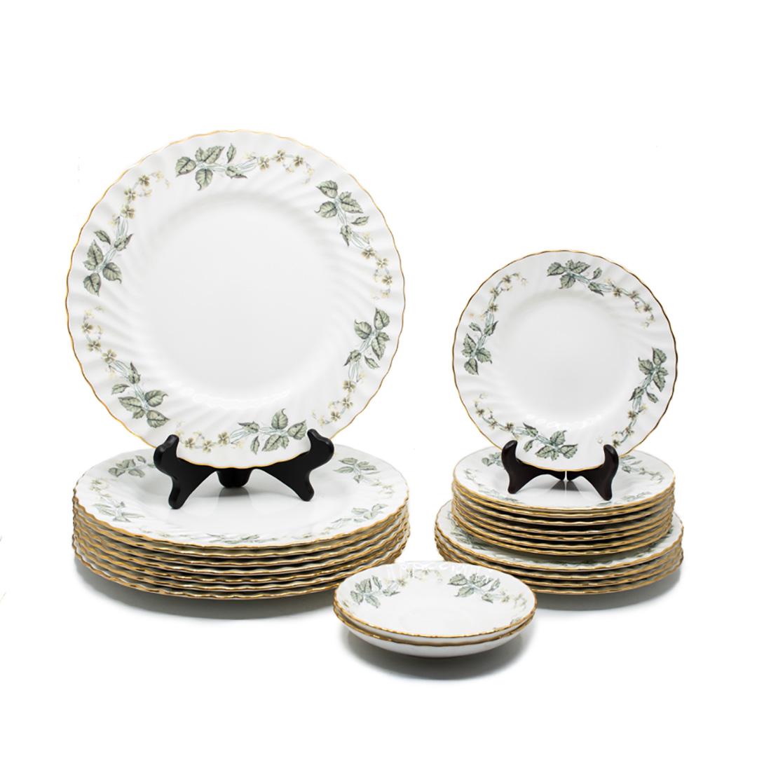 Minton Bone China Greenwich Pattern 22 Piece Set: A set of 22 Minton plates in the Greenwich pattern featuring a fife shape, vine swirl border and gold trim. There are 8 dinner plates, 8 salad plates, 4 luncheon plates and 2 dessert bowls. They are m