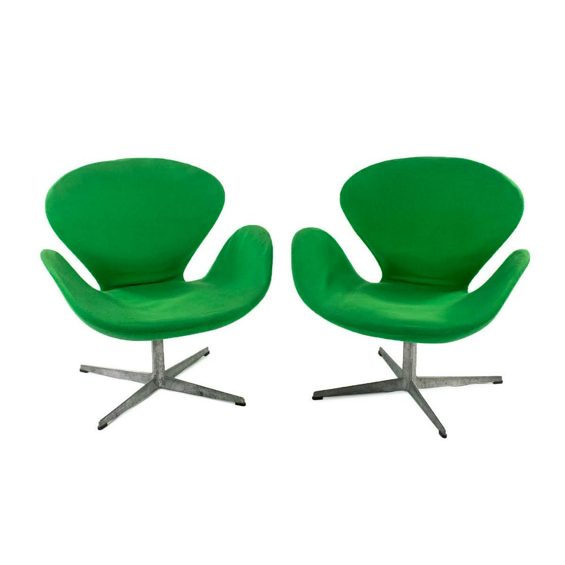 Pair of Arne Jacobsen Fritz Hansen Green Swan Chairs (1 of 19)