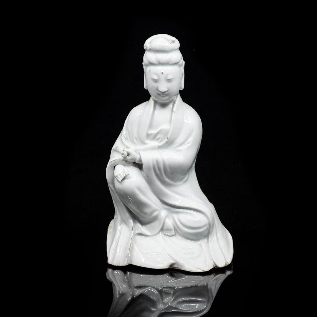 18th C Chinese Blanc De Kwan Yin Figure Seated Statue: An 18th century Chinese 'Blanc De Chine' Guanyin figurine statue depicting the Goddess of Mercy seated with the right hand resting on a raised right knee and the left hand gently cradling a scroll. Un