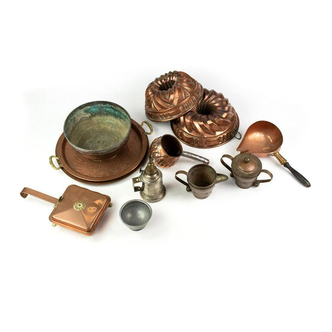 Grouping of 12 Copper and Brass Cook and Serveware: A grouping of antique and vintage copper and brass serveware pieces including two copper cake molds, large footed copper mixing bowl, two copper serving trays with one brass handled, a square copper p