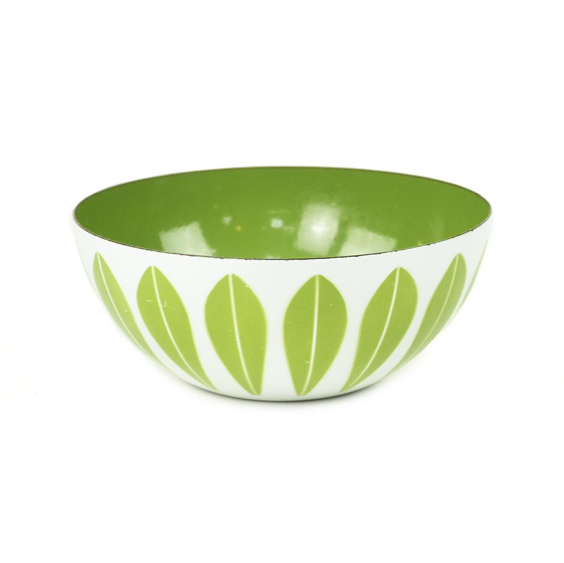 Cathrineholm MCM Green and White Lotus Enamel Bowl: A mid-century modern Cathrineholm Norway green and white lotus pattern enamel bowl having green and white repeating leaf pattern with green interior designed by Arne Clausen and shape designed by Gret